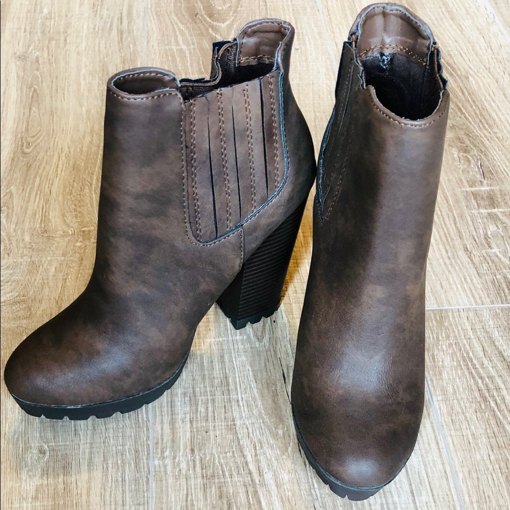Size 8.5 Candies Brown Boots NWOT